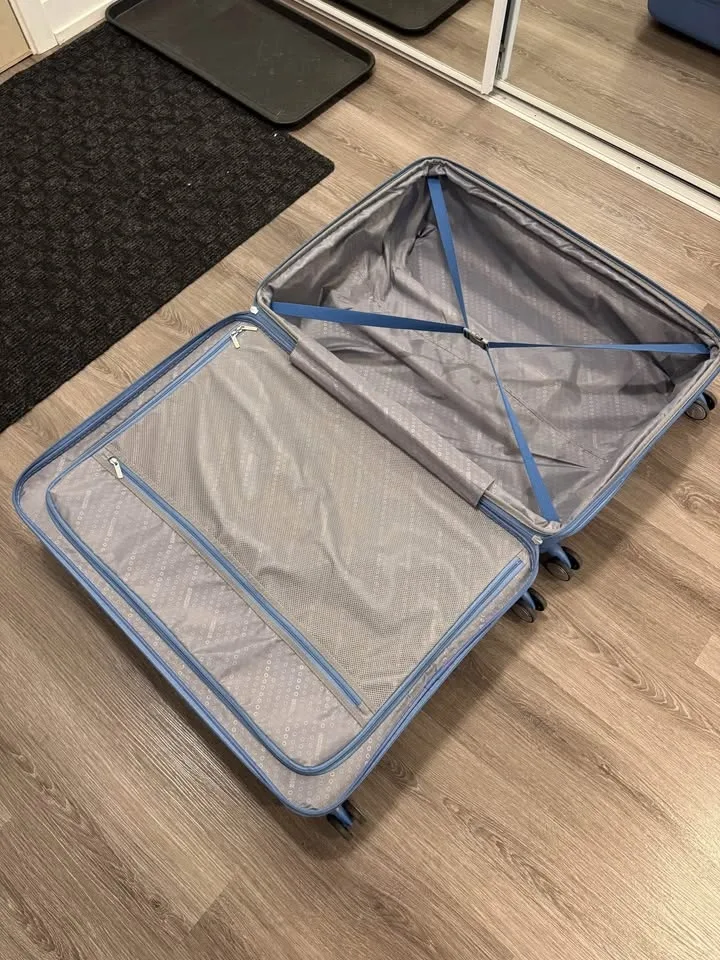 American Tourister Curio Spinner Large (Read description) image indicator(9)