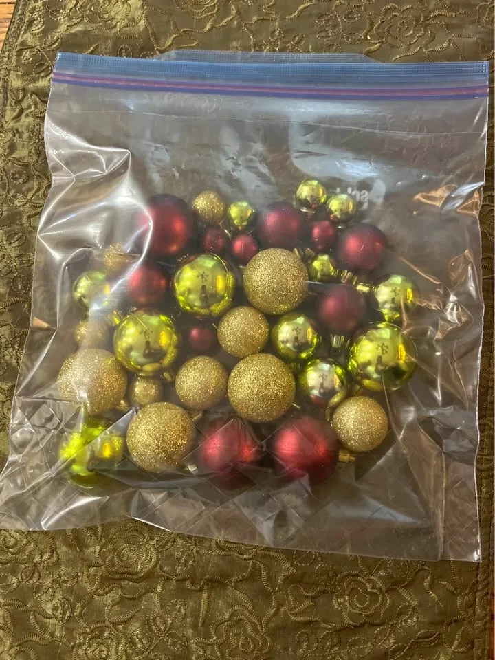 🎄 Mini Christmas Balls – Mixed Set 🎄