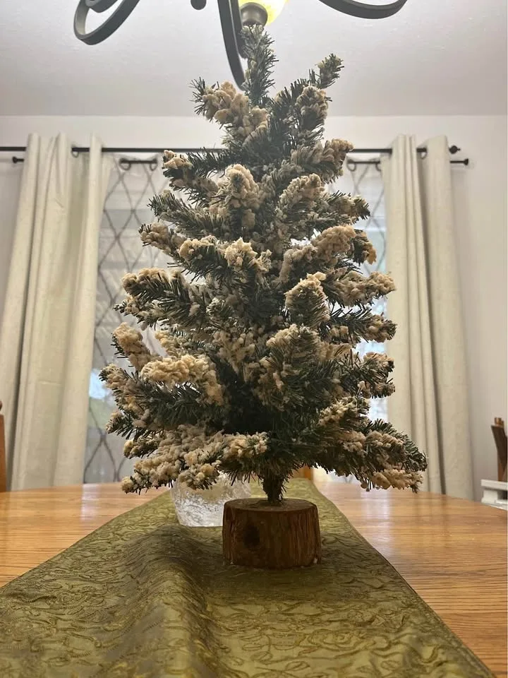 🎄 Tabletop Snow-Kissed Christmas Tree – approx 22” Tall 🎄