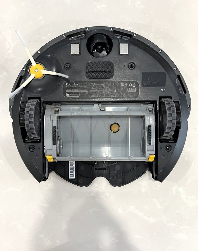Roomba 692 Robot Vacuum – Great Condition + Extras! - photo 5