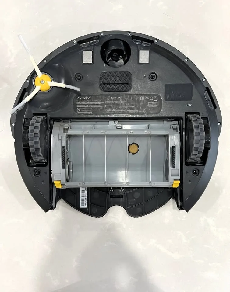 Roomba 692 Robot Vacuum – Great Condition + Extras! image indicator(5)