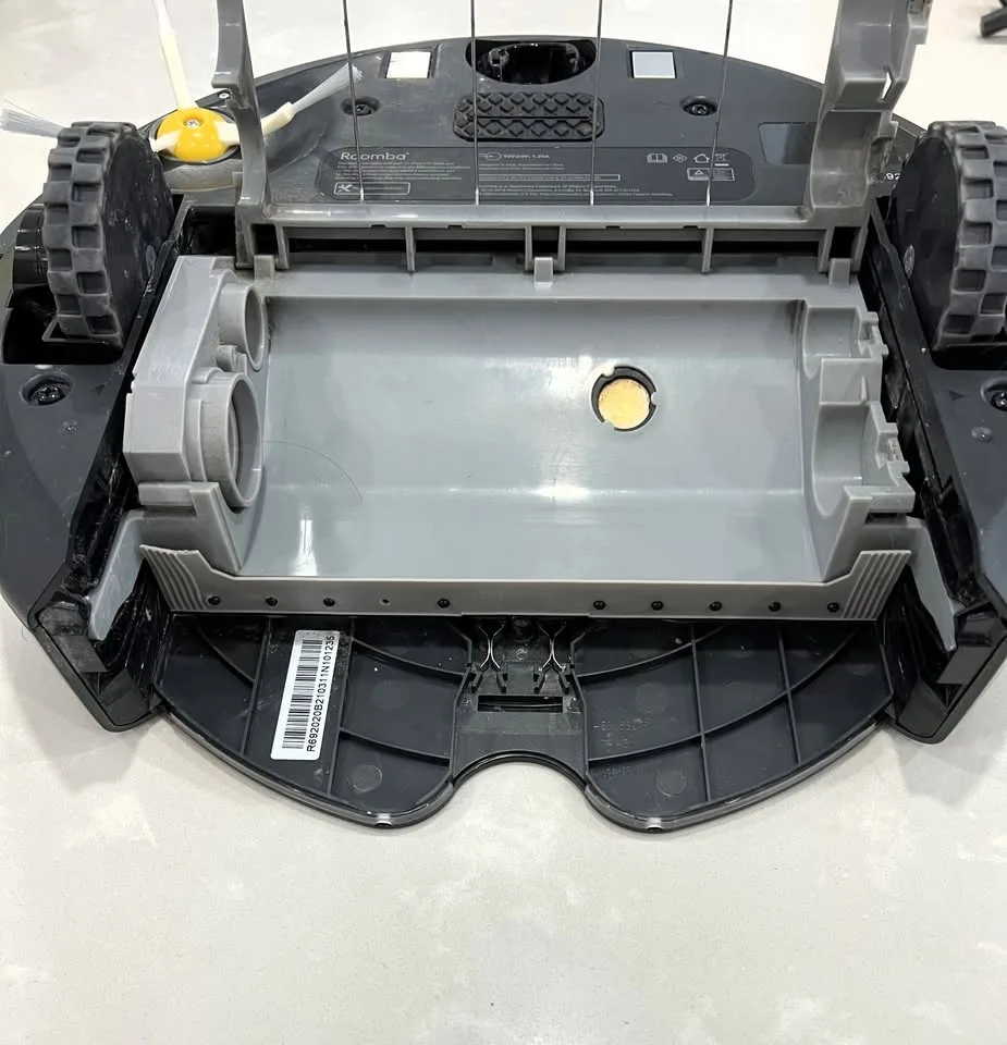 Roomba 692 Robot Vacuum – Great Condition + Extras! image indicator(6)