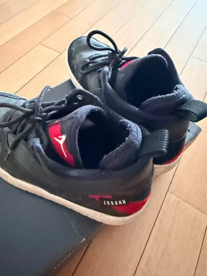 Used Nike Sneaker Youth 6Y image indicator(2)