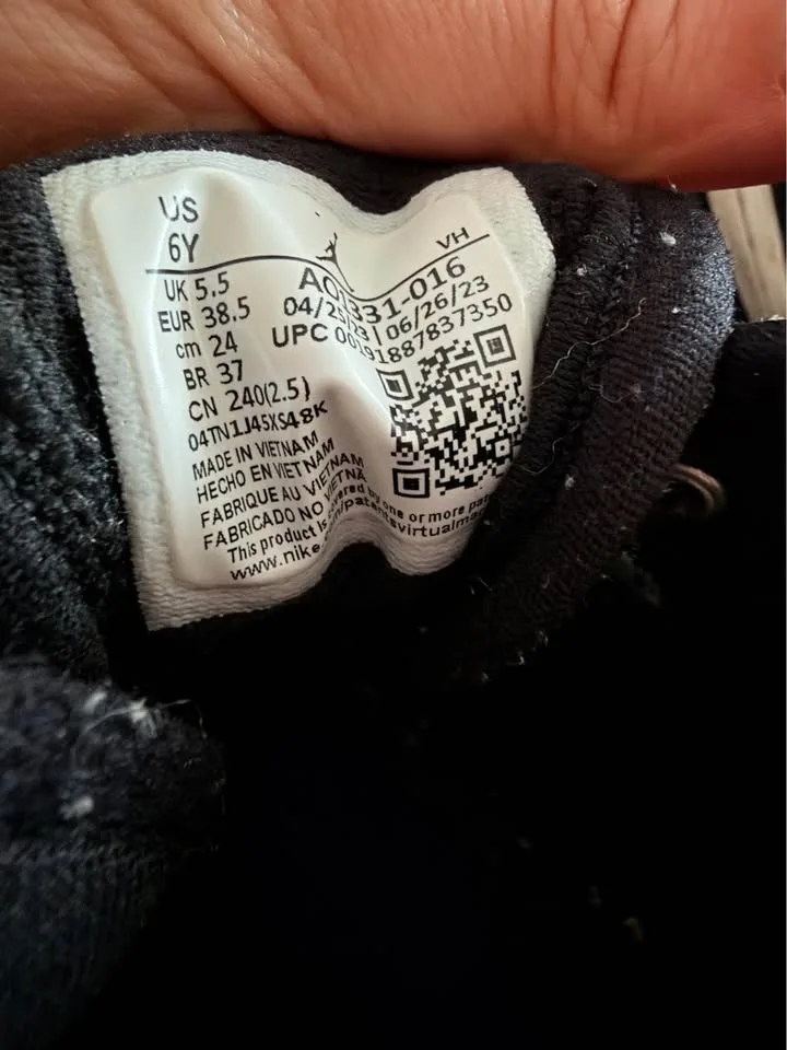 Used Nike Sneaker Youth 6Y image indicator(3)