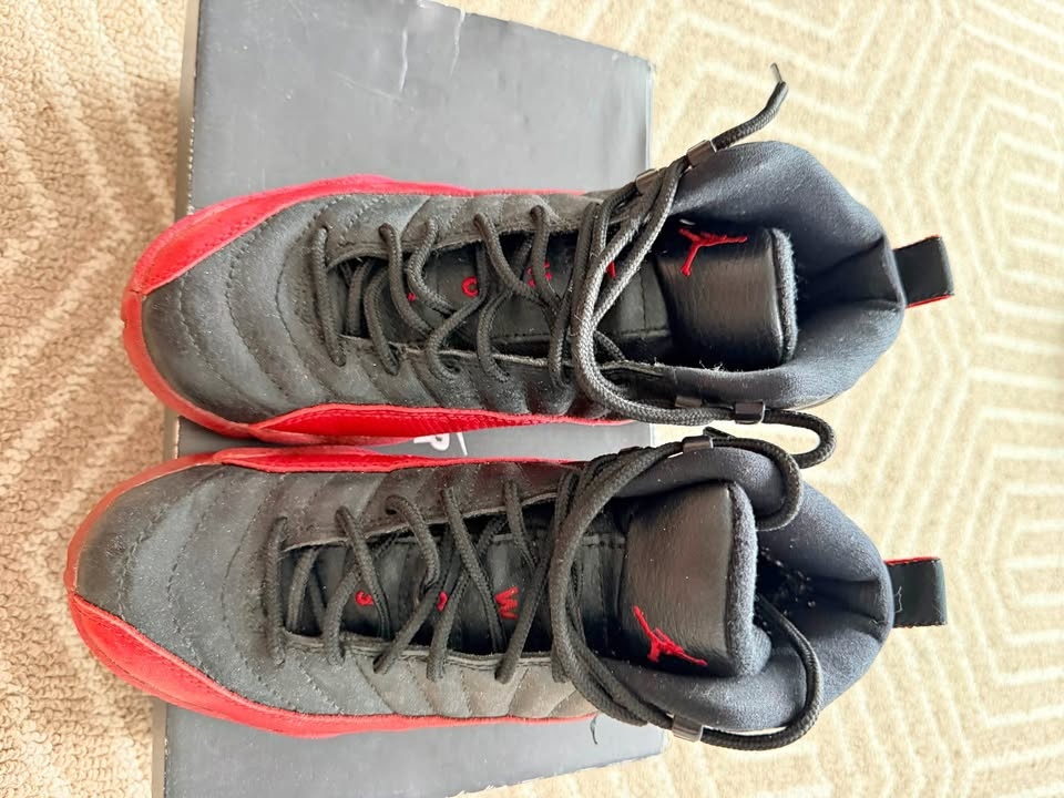 Red/black Jorden Sneaker size 6