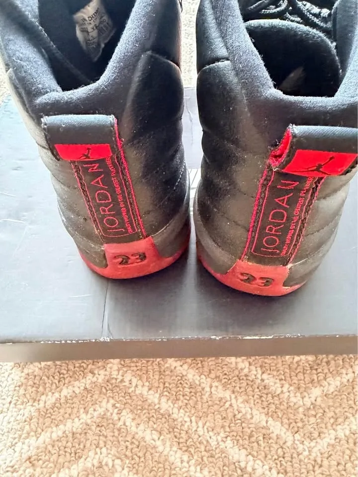 Red/black Jorden Sneaker size 6 image indicator(3)