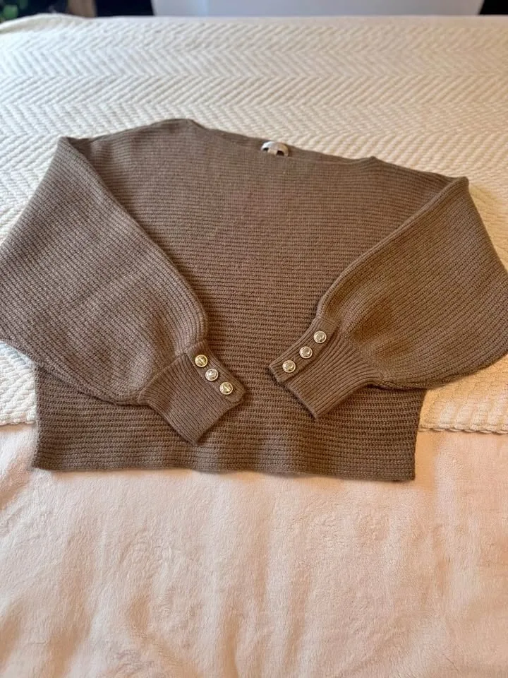 Off shoulder sweater/ Size L