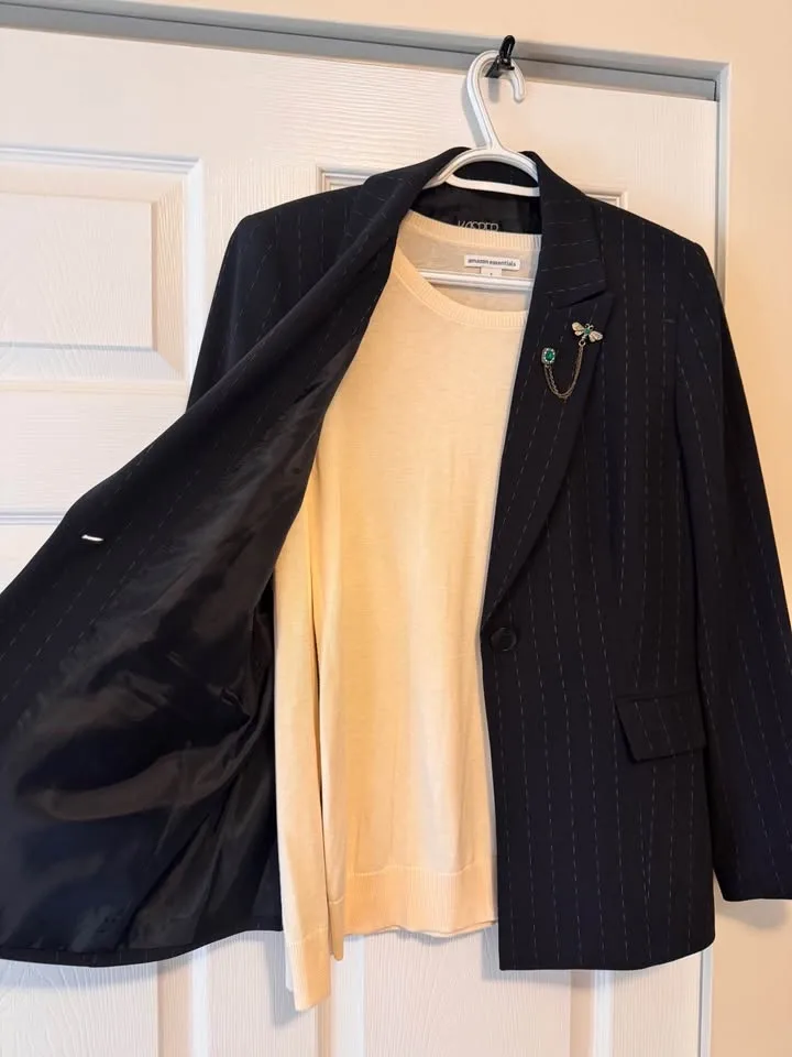 Blazer with 3 sweaters- size 10 image indicator(2)