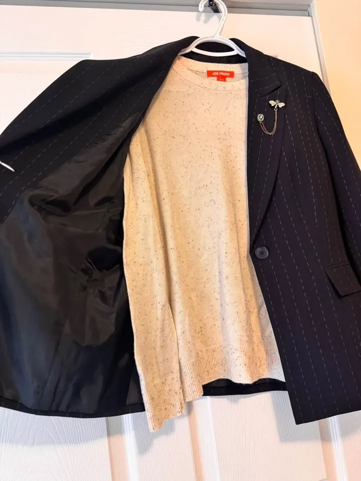 Blazer with 3 sweaters- size 10 image indicator(3)