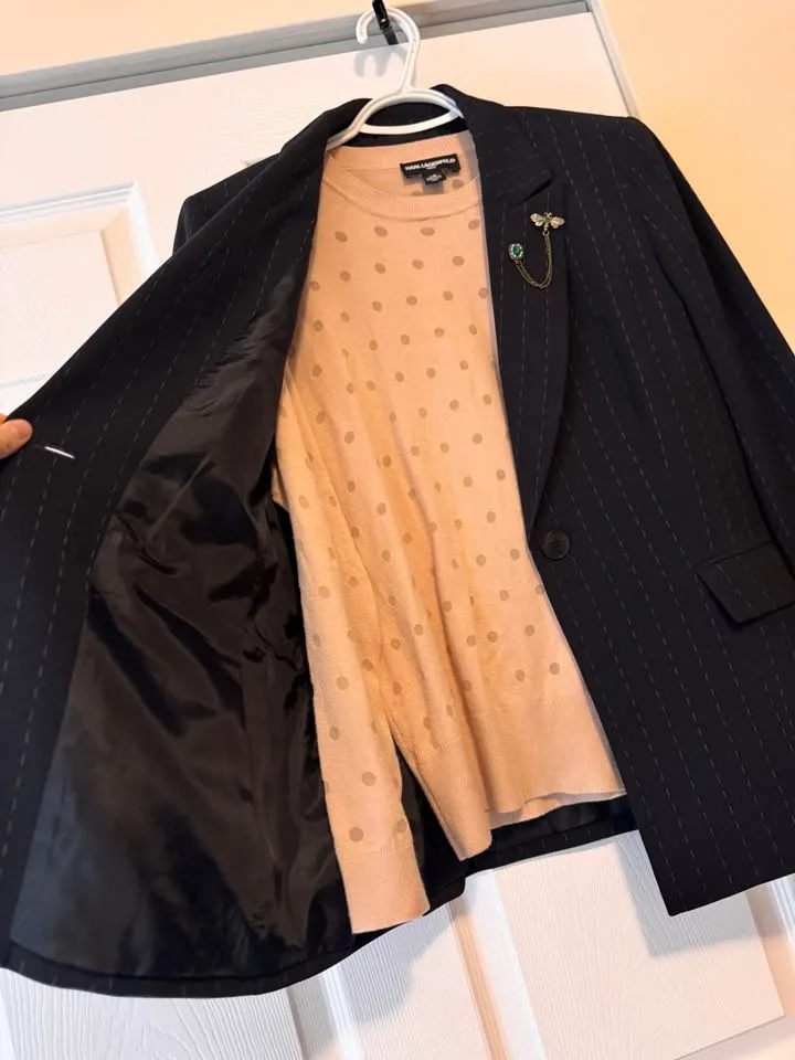 Blazer with 3 sweaters- size 10 image indicator(4)