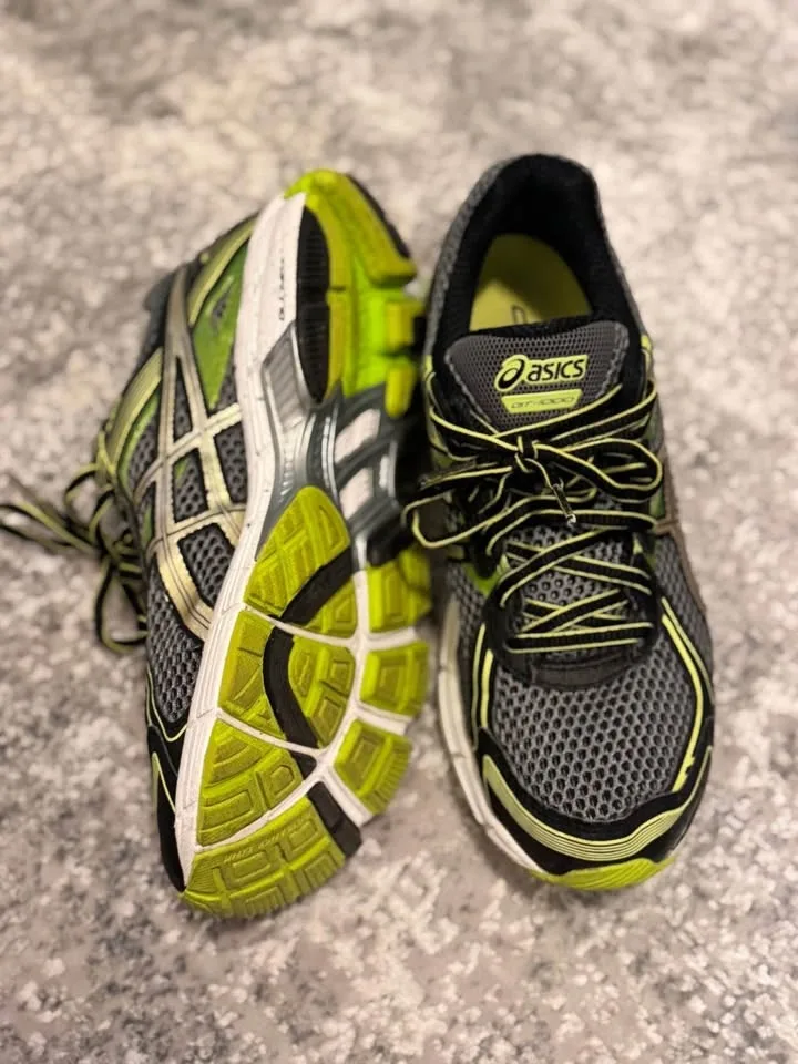 Asics GT-1000 running shoe/ Size US 7 image indicator(4)