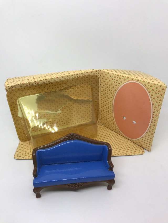 Vintage Mattel The Littles Hedy on her Blue Settee - Rare