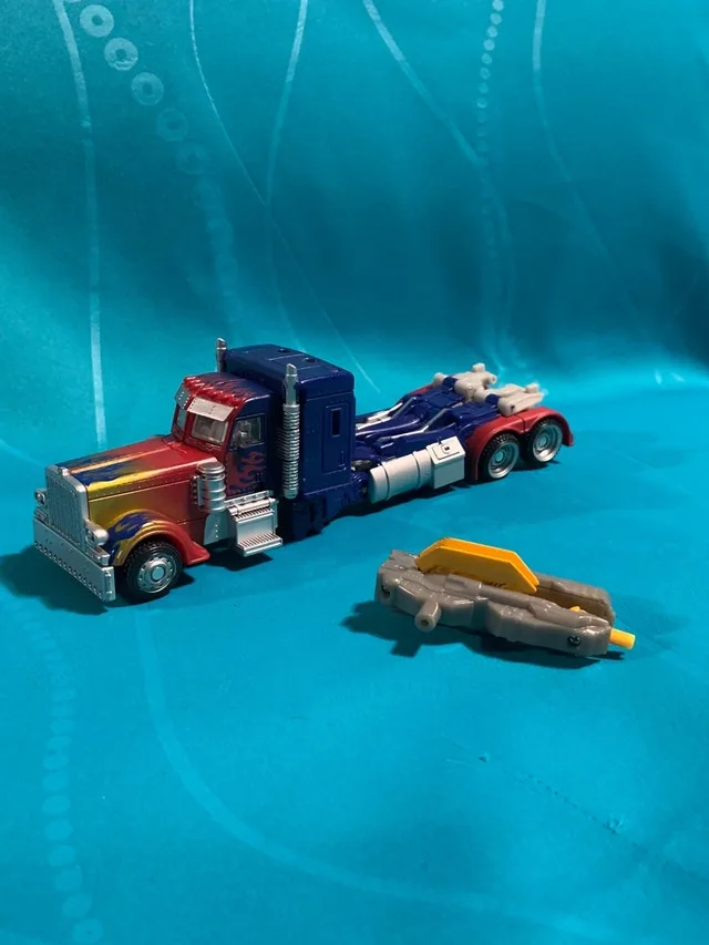 Transformers DOTM Optimus Prime image indicator(2)