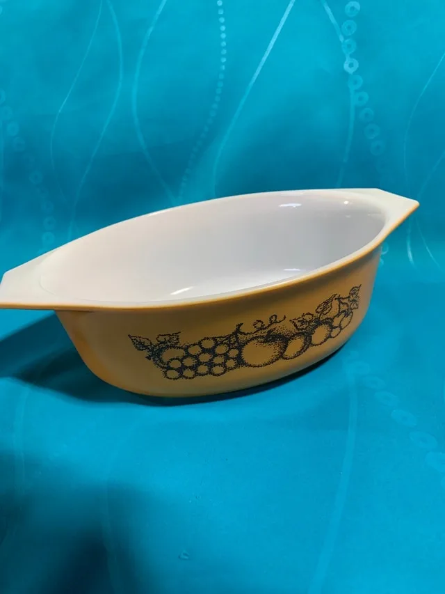 Vintage Pyrex Casserole Dish with RARE brown lid