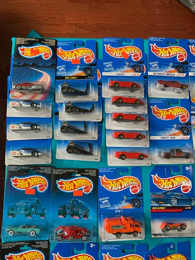 Vintage Hot Wheels Blackwall International Cards image indicator(8)