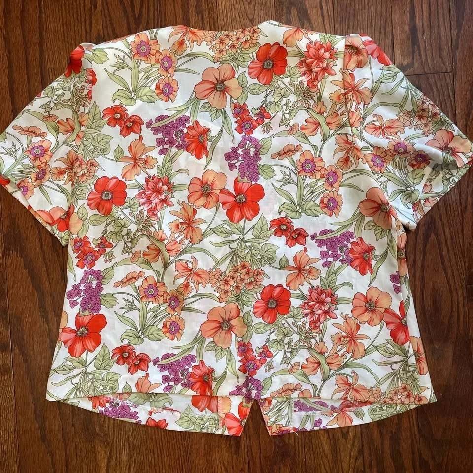 Retro 80s M-L Japanese Floral Blouse with Shoulder Pads image indicator(4)