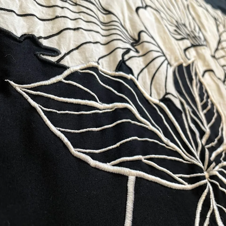 80s M-L Floral Black & White Top Shoulder Padded image indicator(3)