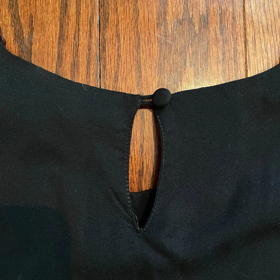 80s M-L Floral Black & White Top Shoulder Padded image indicator(5)