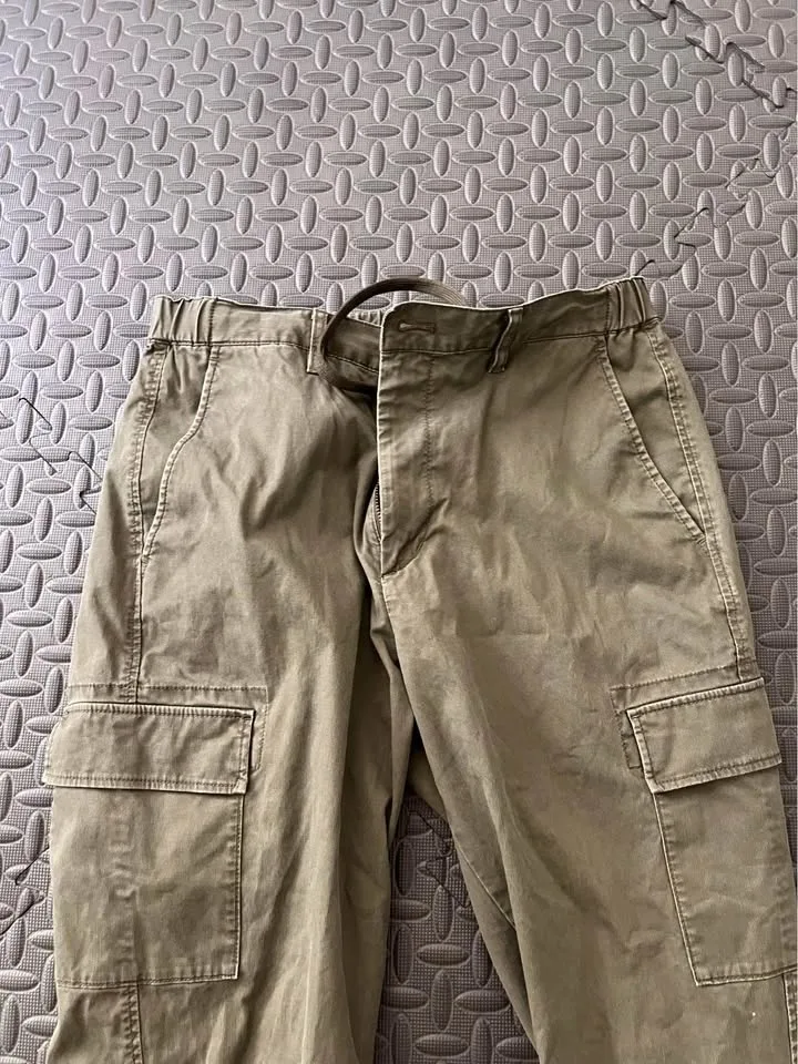 Uniqlo Cargo Panth Green size M image indicator(2)