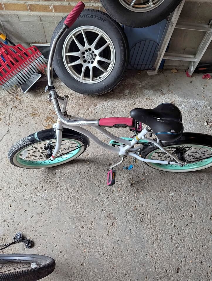 Kids bike huffy bike barely used 20 inches
