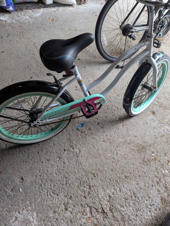 Kids bike huffy bike barely used 20 inches - photo 4