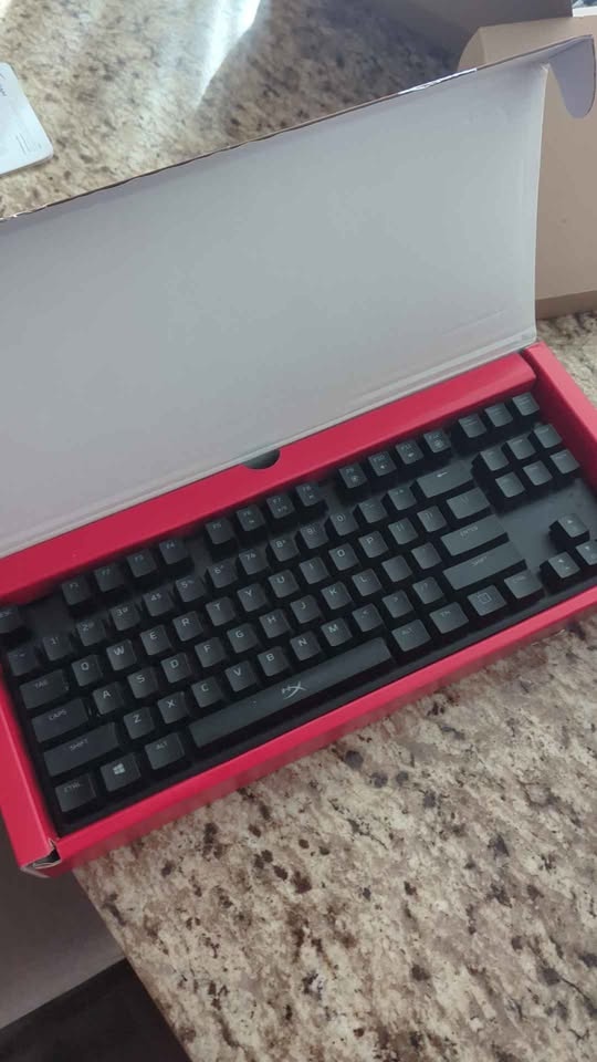 HyperX keyboard blue switches - photo 2