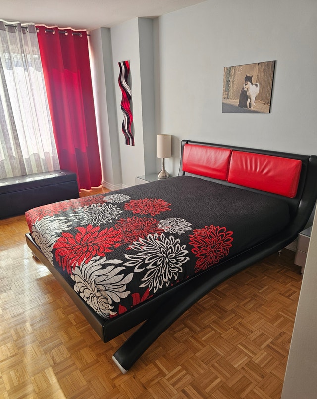 Modern Leather Queen Bed by Dupen, Spain