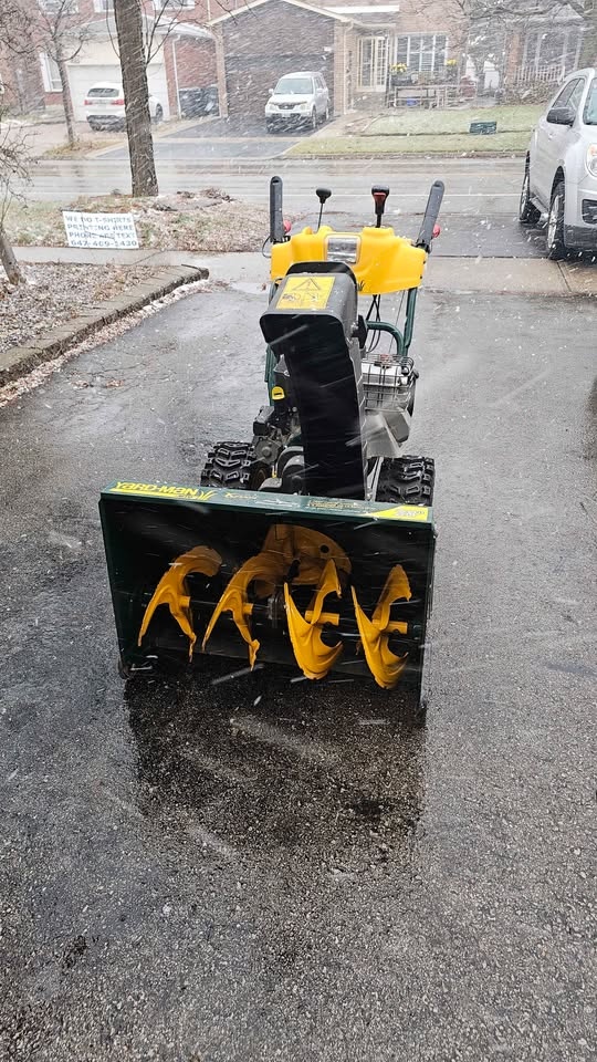 28" 305 CC yardman snowblower with auger - photo 2