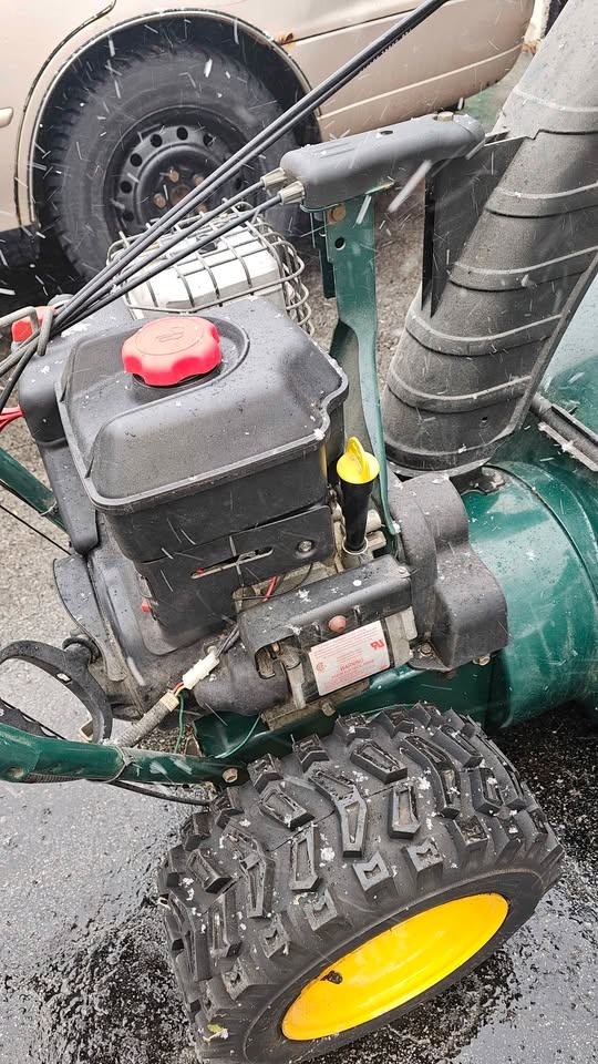 28" 305 CC yardman snowblower with auger - photo 4