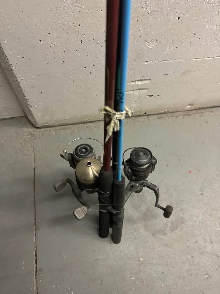3 Fishing poles