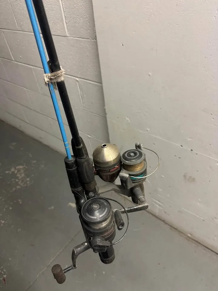 3 Fishing poles image indicator(3)