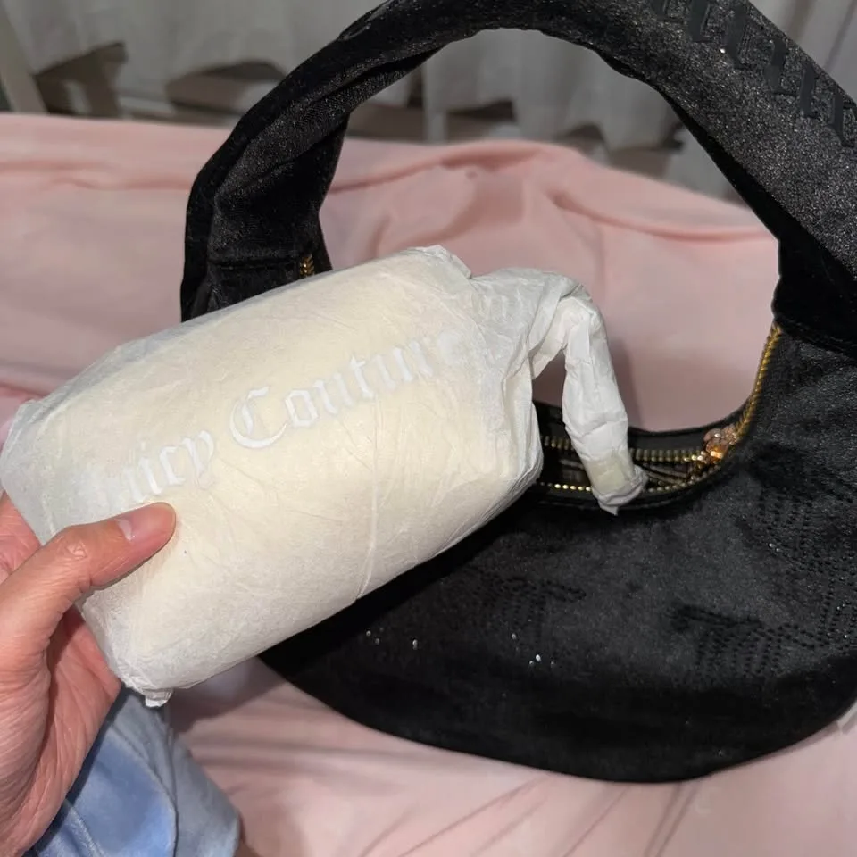 JUICY COUTURE UK HOBO BAG NEW WITH TAGS image indicator(4)