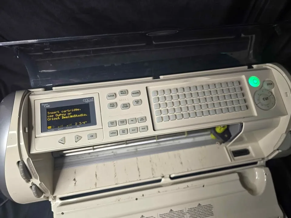 Cricut Expression + Cartridges image indicator(3)