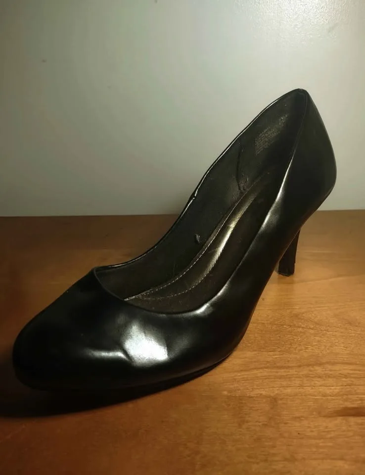 Black Heels - Size 6.5W image indicator(8)