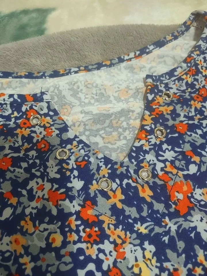 Cute Flower Blouse - Size XL image indicator(2)