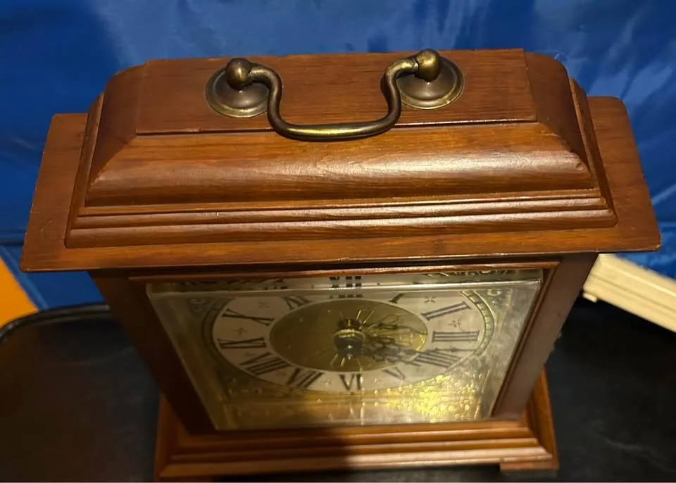 Spartus Corporation Vintage Electric Clock Made in USA image indicator(4)