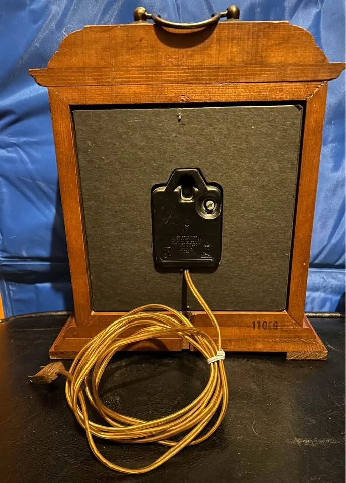 Spartus Corporation Vintage Electric Clock Made in USA image indicator(5)