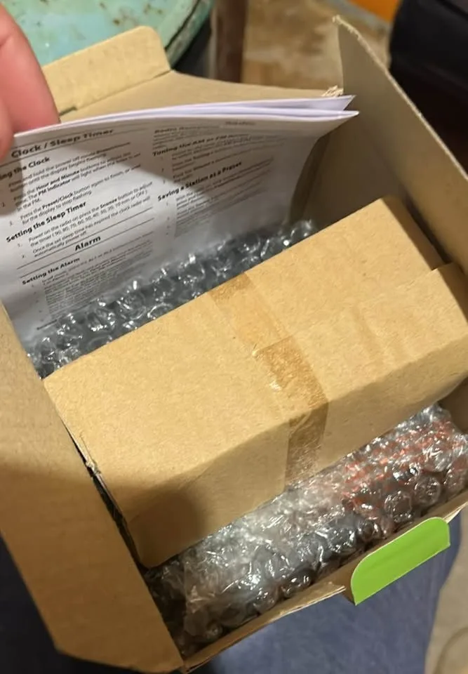 Sylvania Cube clock radio image indicator(5)