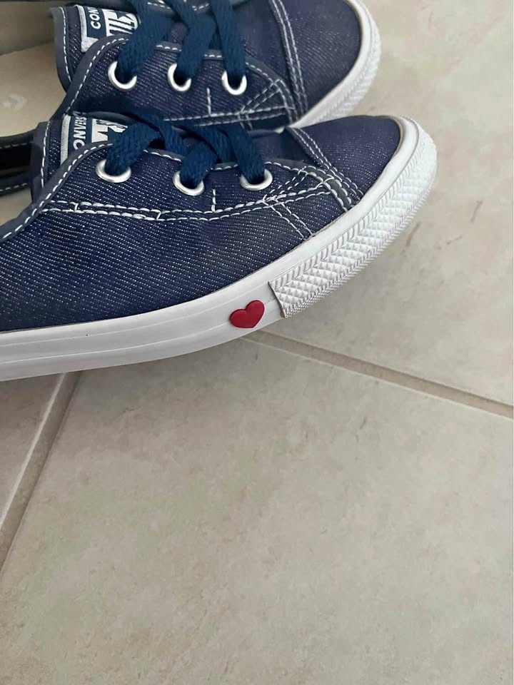 limited edition denim converse with heart 7.5