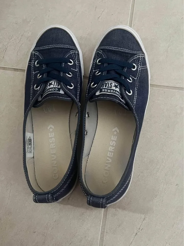 limited edition denim converse with heart 7.5 image indicator(3)