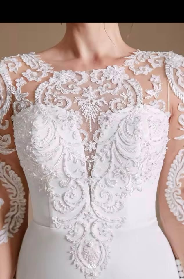 Stretchy Spandex Wedding Dress with Lace Appliques Beaded size 1 - photo 2