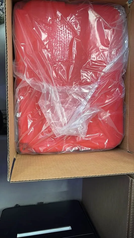 YETI TUNDRA 35 HARD COOLER - RESCUE RED - BRAND NEW image indicator(9)