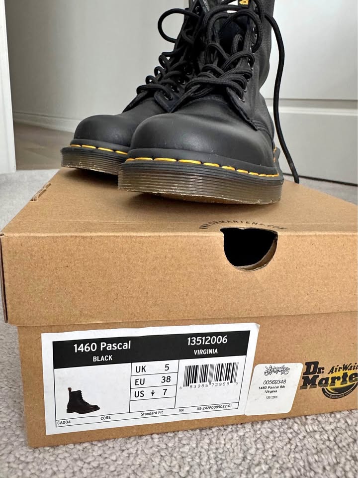 Women’s Dr Martens - Size 7