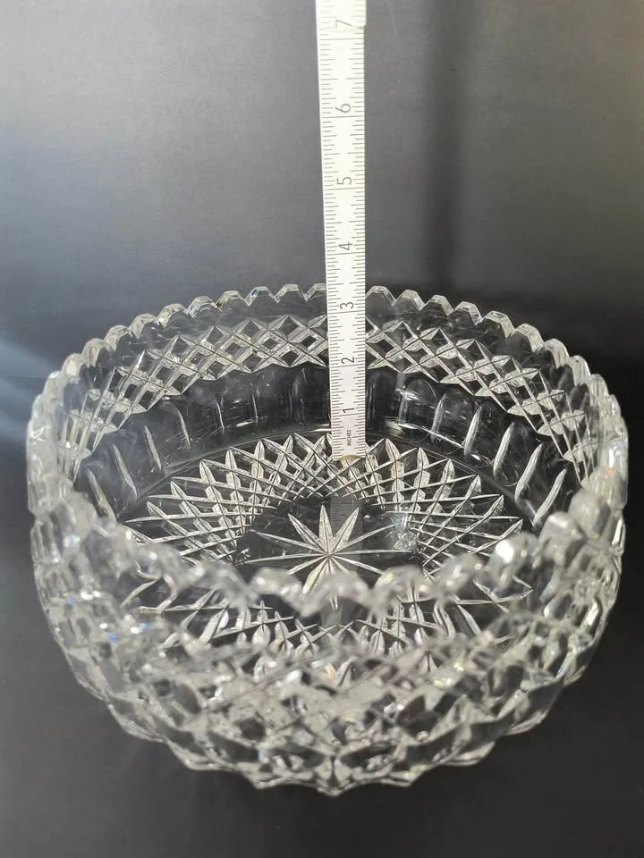 Pressed Glass Serving Bowl – Diamond & Starburst Design image indicator(4)
