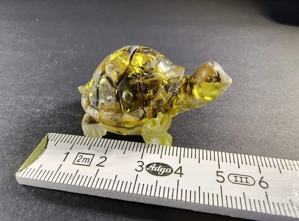 Natural Crystal and Resin Turtle Figurine image indicator(8)