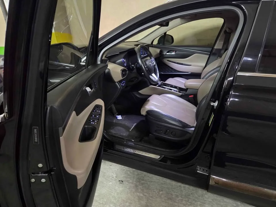 2020 Hyundai Santa Fe · 2.4 Limited Sport Utility 4D image indicator(6)