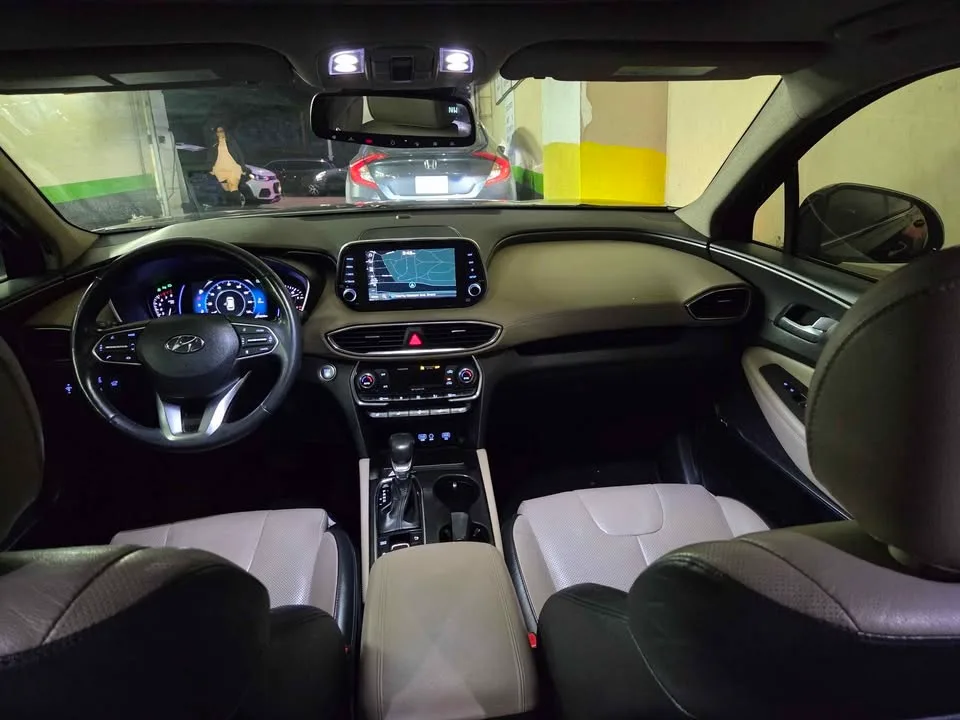 2020 Hyundai Santa Fe · 2.4 Limited Sport Utility 4D image indicator(7)