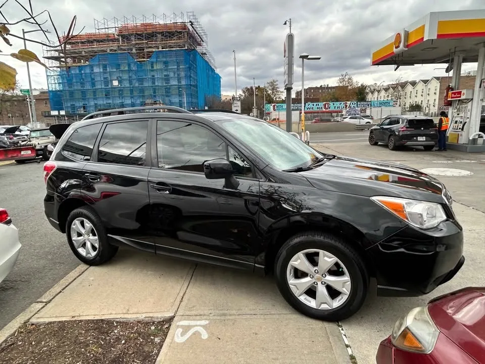 2015 Subaru Forester · 2.5X Sport Utility 4D image indicator(2)