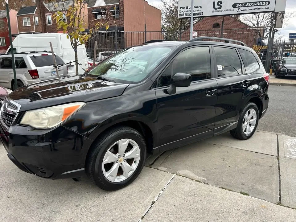 2015 Subaru Forester · 2.5X Sport Utility 4D image indicator(3)