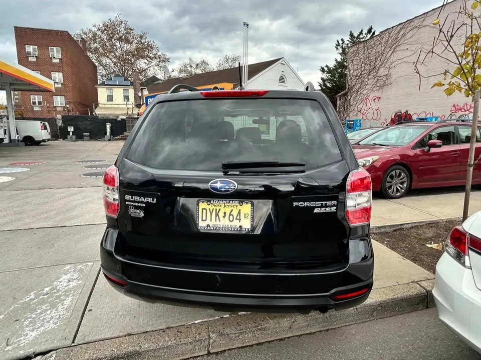 2015 Subaru Forester · 2.5X Sport Utility 4D image indicator(5)